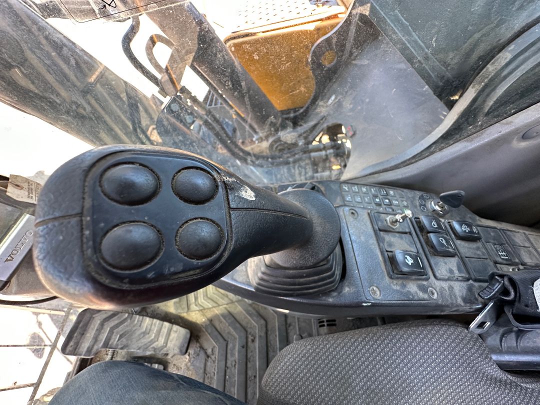 2013 VOLVO EC220DL - Image 30